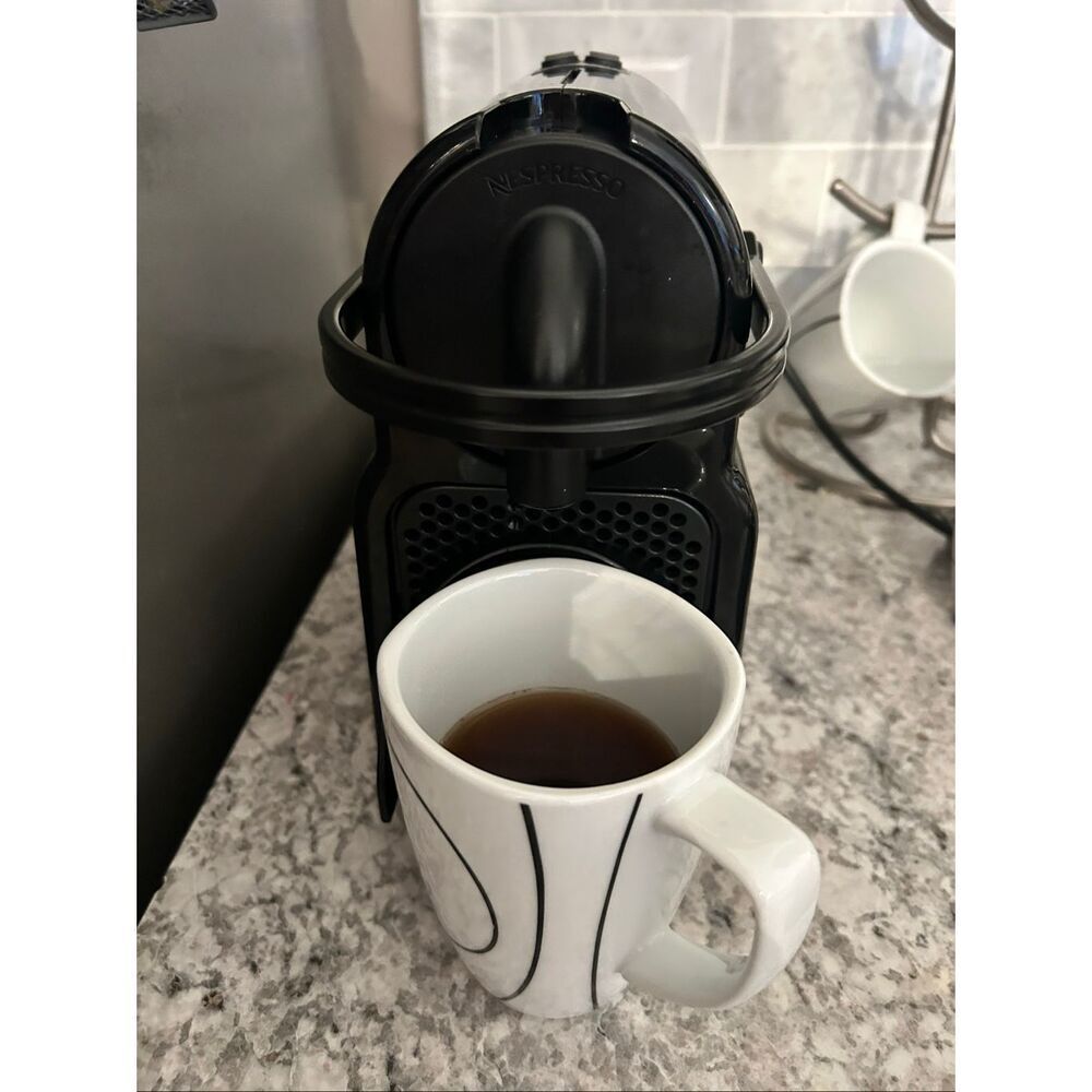Nespresso Inissia Espresso Machine De'Longhi 24 oz Black old pods
